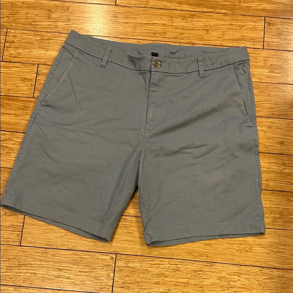 Lululemon Men’s Gray Golf Core Shorts Men’s 38